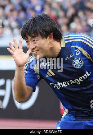 Tokyo, Japon. 22 novembre 2025. L'attaquant du FC Machida Zelvia Yuki Soma fait un geste alors qu'il marque un but contre Vissel Kobe lors de la finale de la Coupe de l'Empereur du Japon de football au stade national du Japon à Tokyo le samedi 22 novembre 2025. Le FC Machida Zelvia a battu Vissel Kobe en finale 3-1 et a remporté la première victoire du championnat. (Photo de Yoshio Tsunoda/AFLO) Banque D'Images