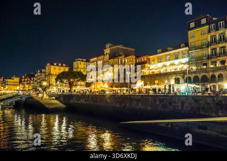 Lumières de Porto, Portugal. Banque D'Images
