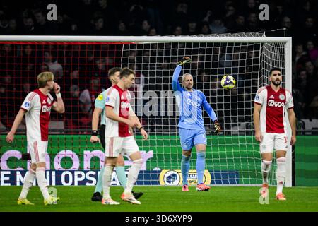 AMSTERDAM - le gardien de but de l'Ajax Remko Pasveer est déçu du 0-1 lors du match néerlandais Eredivisie entre l'AFC Ajax et l'Excelsior à la Johan Cruijff Arena le 22 novembre 2025 à Amsterdam, pays-Bas. ANP OLAF KRAAK Banque D'Images