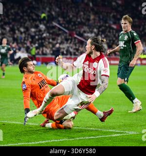 AMSTERDAM - (G-d) le gardien de but de l'Excelsior Stijn van Gassel, Wout Weghorst de l'Ajax lors du match Néerlandais Eredivisie entre l'AFC Ajax et l'Excelsior au Johan Cruijff Arena le 22 novembre 2025 à Amsterdam, pays-Bas. ANP OLAF KRAAK Banque D'Images