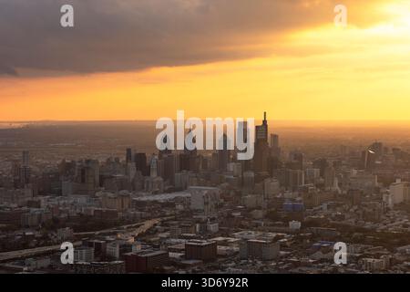 Vue aérienne du coucher du soleil à Philadelphie, Pennsylvanie. Banque D'Images