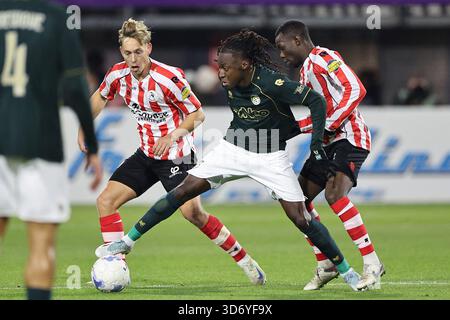 ROTTERDAM - Julian Baas de Sparta Rotterdam, Ryan Fosso de Fortuna Sittard, Joshua Kitolano de Sparta Rotterdam lors du match Néerlandais Eredivisie entre Sparta Rotterdam et Fortuna Sittard au Sparta Stadion Het Kasteel le 22 novembre 2025, à Rotterdam, pays-Bas. ANP BART STOUTJESDIJK Banque D'Images