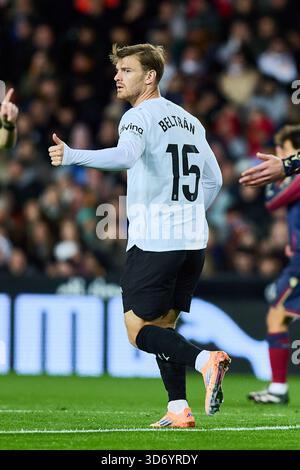Valencia, Espagne. 21 novembre 2025. VALENCIA, ESPAGNE - 21 NOVEMBRE : Lucas Beltran du Valencia CF réagit au match LaLiga EA Sports entre Valencia CF et le stade Levante UD Mestalla le 21 novembre 2025 à Valence, Espagne. (Photo de Jose Torres/photo Players images/Magara Press) crédit : Magara Press SL/Alamy Live News Banque D'Images
