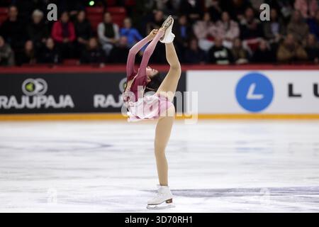 Helsinki, Finlande. 22 novembre 2025. Chiba Mone du Japon participe au tournoi libre féminin du Grand Prix de patinage artistique de l'ISU Finlandia Trophy 2025 à Helsinki, Finlande, le 22 novembre 2025. Crédit : Matti Matikainen/Xinhua/Alamy Live News Banque D'Images