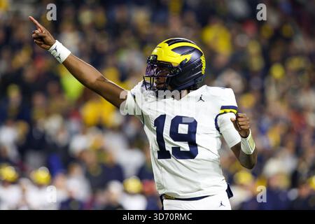 College Park, Maryland, États-Unis. 22 novembre 2025. Le quarterback des Michigan Wolverines BRYCE UNDERWOOD (19 ans) après la pièce. Les Michigan Wolverines battent les Maryland Terrapins au SECU Stadium de College Park, MD le 22 novembre 2025. (Crédit image : © Nick Piacente/ZUMA Press Wire) USAGE ÉDITORIAL SEULEMENT ! Non destiné à UN USAGE commercial ! Banque D'Images
