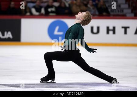 Helsinki, Finlande. 22 novembre 2025. Le canadien Stephen Gogolev participe au tournoi libre masculin du Grand Prix de patinage artistique de l'ISU Trophée Finlandia 2025 à Helsinki, Finlande, le 22 novembre 2025. Crédit : Matti Matikainen/Xinhua/Alamy Live News Banque D'Images