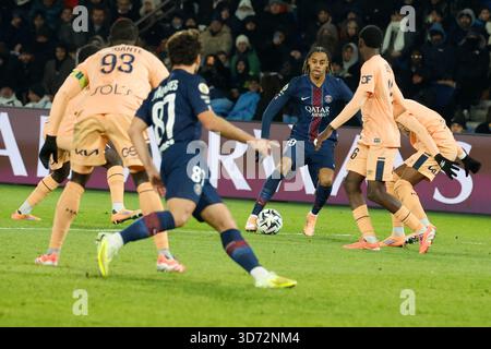 Paris, France. 22 novembre 2025. Bradley Barcola du PSG lors du match de football français de League One 2025-26, PSG vs le Havre au Parc des Princes Stadium, Paris, France, le 22 novembre 2025. Photo de Henri Szwarc/ABACAPRESS.COM crédit : Abaca Press/Alamy Live News Banque D'Images