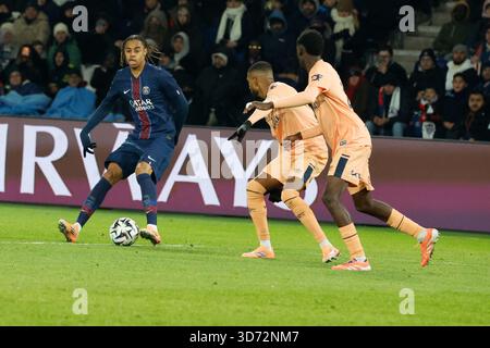 Paris, France. 22 novembre 2025. Bradley Barcola du PSG lors du match de football français de League One 2025-26, PSG vs le Havre au Parc des Princes Stadium, Paris, France, le 22 novembre 2025. Photo de Henri Szwarc/ABACAPRESS.COM crédit : Abaca Press/Alamy Live News Banque D'Images