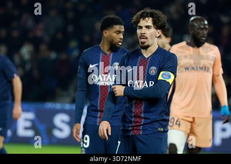 Paris, France. 22 novembre 2025. Vitinha du PSG lors du match de football français de League One 2025-26, PSG vs le Havre au stade du Parc des Princes, Paris, France, le 22 novembre 2025. Photo de Henri Szwarc/ABACAPRESS.COM crédit : Abaca Press/Alamy Live News Banque D'Images