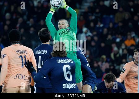 Paris, France. 22 novembre 2025. Lucas Chevalier du PSG lors du match de football français de League One 2025-26, PSG vs le Havre au Parc des Princes Stadium, Paris, France, le 22 novembre 2025. Photo de Henri Szwarc/ABACAPRESS.COM crédit : Abaca Press/Alamy Live News Banque D'Images