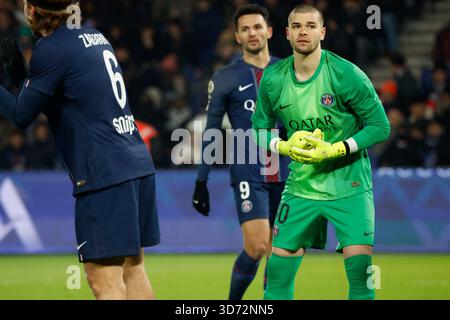 Paris, France. 22 novembre 2025. Lucas Chevalier du PSG lors du match de football français de League One 2025-26, PSG vs le Havre au Parc des Princes Stadium, Paris, France, le 22 novembre 2025. Photo de Henri Szwarc/ABACAPRESS.COM crédit : Abaca Press/Alamy Live News Banque D'Images