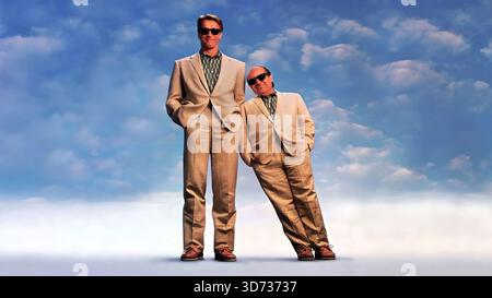 DANNY DEVITO et ARNOLD SCHWARZENEGGER dans TWINS (1988), réalisé par IVAN REITMAN. Crédit : UNIVERSAL PICTURES / album Banque D'Images