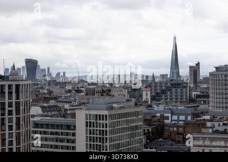Skyline de Londres avec le Shard dominant. Londres, Royaume-Uni, 21 octobre 2023 Banque D'Images