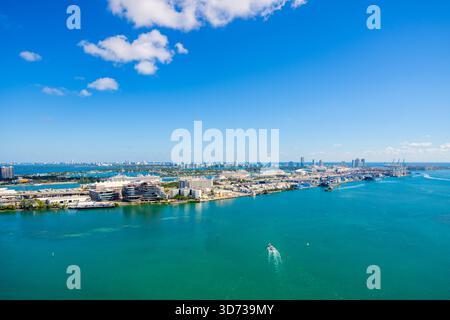 Aerial Miami 2025. Vue sur le port de Miami Port Biscvayne Bay Banque D'Images