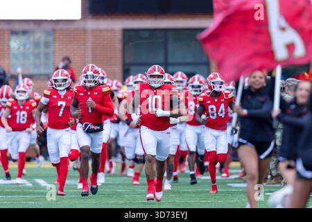 College Park, États-Unis. 22 novembre 2025. College Park, MD : L'équipe de football des Terrapins du Maryland prend le terrain avant un match de la NCAA contre les Wolverines du Michigan le samedi 22 novembre 2025 au SECU Stadium. Les Wolverines battent les Terrapins 45-20. (Bob Blakley/image du sport) crédit : image du sport /Alamy Live News Banque D'Images
