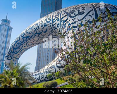 11 23 2025 - Dubaï, Émirats arabes Unis. Musée du futur. Bâtiment moderne futuriste à Dubaï. Banque D'Images