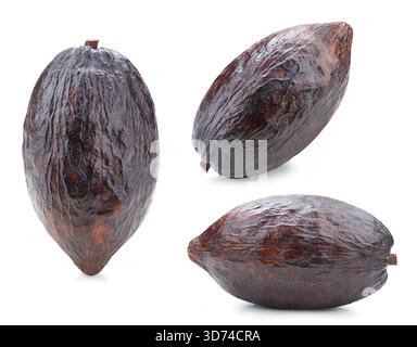 Collection de gousses de cacao isolée sur fond blanc. Gousse de cacao isolée avec chemin de coupe Banque D'Images