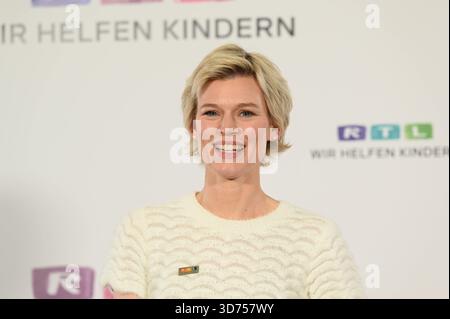 Moderatorin Verena Fels nimmt AM 30. RTL Spendenmarathon wir helfen Kindern 2025 teil *** présentatrice Verena Fels participe au marathon caritatif RTL 30 wir helfen Kindern 2025 Banque D'Images