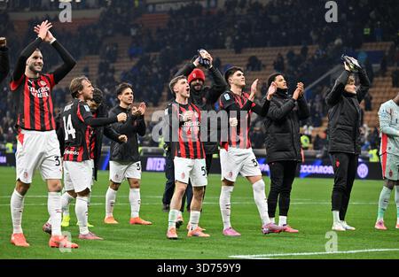 Les joueurs de l'AC Milan célèbrent la victoire lors du match de Serie A entre le FC Internazionale et l'AC Milan au stade Giuseppe Meazza le 23 novembre 2025 à Milan, en Italie. (Photo de Chris Ricco) Banque D'Images