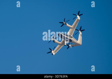 Joby Aviation Urban Air Mobility avion électrique de passagers en vol, Dubai Airshow, eau Banque D'Images