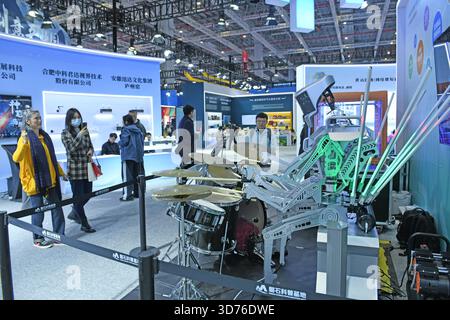 La 6ème exposition internationale des industries culturelles du delta du Yangtze s'ouvre à Shanghai, en Chine, le 20 novembre 2025. Banque D'Images