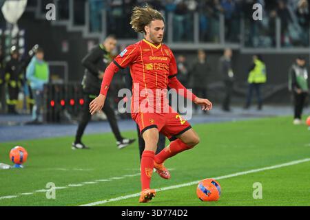 Rome, Italie. 23 novembre 2025. Antonino Gallo de Lecce lors de la série A Enilive match entre SS Lazio v Lecce au stade olimpico à Rome 23 novembre 2025 Mattia Vian crédit : Independent photo Agency/Alamy Live News Banque D'Images