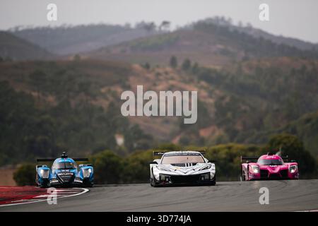 82 ANDRADE Rui (ang), EASTWOOD Charlie (irl), KOIZUMI Hiroshi (jpn), TF Sport, Chevrolet Corvette Z06 GT3.R, LMGT3, action pendant les 4 heures de Portimao, 6ème manche de la European le Mans Series 2025 sur l'Autodromo Internacional do Algarve du 16 au 18 octobre 2025 à Portimao, Portugal Banque D'Images
