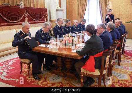 Madrid, Espagne. 24 novembre 2025. Le roi d'Espagne Felipe VI lors d'une rencontre avec le général de Brigada y Contralmirantes à Madrid le lundi 24 novembre 2025 crédit : CORDON PRESS/Alamy Live News Banque D'Images