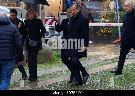 Milan, Italie. 24 novembre 2025. Giuseppe Sala, sindaco di Milano alFunerali di Ornella Vanoni alla Chiesa San Marco di Milano, Italia Lunedi 24 novembre 2025 (foto di Claudio Furlan/LaPresse) Giuseppe Sala, maire de Milan, aux funérailles d'Ornella Vanoni à l'église San Marco de Milan, Italie, lundi 24 novembre 2025 (photo de Claudio Furlan/LaPresse) crédit : LaPresse/Alamy Live News Banque D'Images