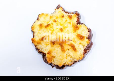 brioches à la noix de coco avec une base recouverte de chocolat Banque D'Images