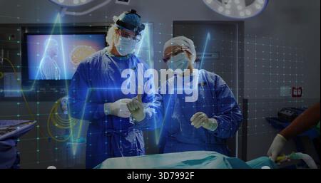 Opération de deux chirurgiens pointant et parlant à l'hôpital OU en blouse chirurgicale avec ECG superposé Banque D'Images