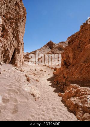 La Valle de la Luna la Vallée de la Lune sn zone de formations rocheuses étonnantes près de San Pedro de Atacama dans les Andes chiliennes Banque D'Images
