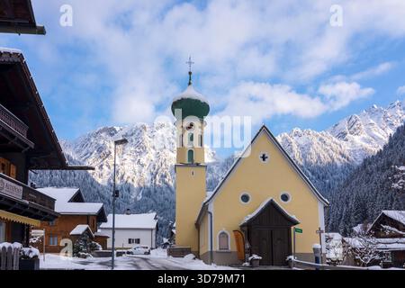 Gaschurn : église Partenen, montagnes Verwall à Montafon, Vorarlberg, Autriche Banque D'Images