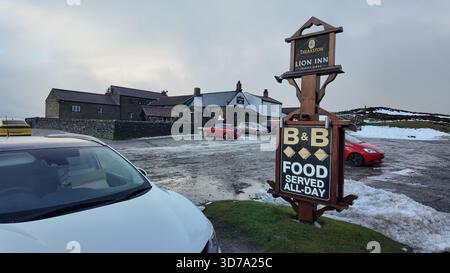 Le Lion Inn sur Blakey Ridge, une maison libre du 16ème siècle. Maison publique ou Pub.situé au point culminant du parc national North York Moors Banque D'Images