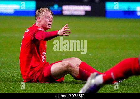 Helmond, pays-Bas. 24 novembre 2025. HELMOND, PAYS-BAS - 24 NOVEMBRE : Thomas Poll de Helmond Sport semble déçu lors du match néerlandais Keuken Kampioen Divisie entre Helmond Sport et Jong Ajax au GS Staalwerken Stadion le 24 novembre 2025 à Helmond, pays-Bas. (Photo de Gabriel Calvino Alonso/Orange Pictures) crédit : Orange pics BV/Alamy Live News Banque D'Images