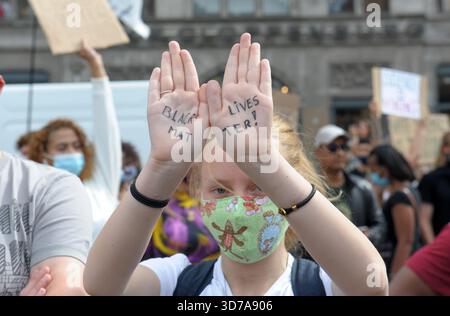 Amsterdam pays-Bas 1er juin 2020 des milliers de manifestants se rassemblent sur le barrage d’Amsterdam pour manifester contre la « violence anti-noire par Banque D'Images