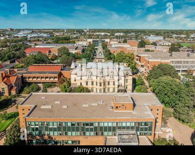 Vue aérienne du vieux bâtiment principal de l'Université Hamline avec tour de l'horloge en présence Paul Minnesota Banque D'Images