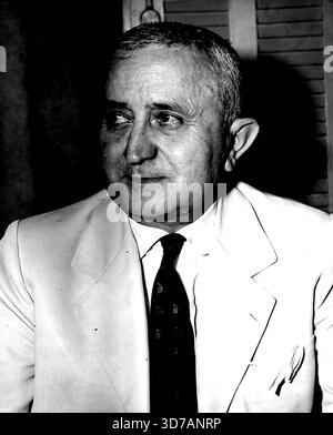 Gen . Eurico Gaspar Dutra - Président du Brésil. Né Mato Graosso, Brésil, le 18 mai 1885. Enrôlé soldat de l'armée brésilienne 1902, officier candidat 1908, 2dn Lieut. 1910, Colonel 1931, général de division (Major-Gen.) 1935, Ministre de la Guerre 1936, élu Président du Brésil 1945, inauguré en janvier 1946, photographié à Rio de Janeiro 1/28/146. 01 juillet 1946. (Photo de Wide World photos). Banque D'Images