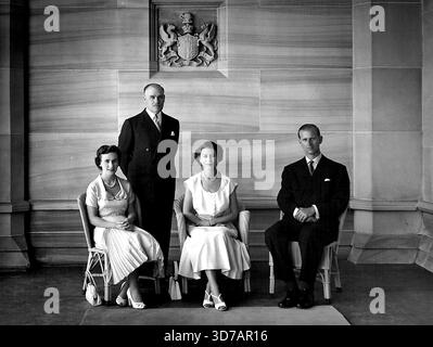 Reine Elizabeth et duc d'Édimbourg - Portraits ensemble. 17 février 1954. Banque D'Images