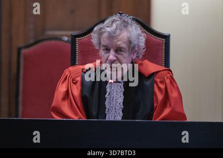 Bruxelles, Belgique. 24 novembre 2025. Président du tribunal Michel de Greve photographié lors de la composition du jury pour le procès de Sarah Mabtoul, à la cour d’assises de la Province de Bruxelles-capitale, lundi 24 novembre 2025. La femme est accusée d’avoir poignardé son partenaire Ismael dans l’estomac le 4 mai 2023 à Bruxelles et la victime est décédée des suites de ses blessures. BELGA PHOTO NICOLAS MAETERLINCK crédit : Belga News Agency/Alamy Live News Banque D'Images