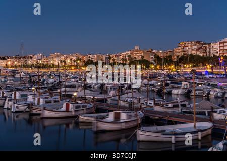 PETITS BATEAUX MARINA PORT DE BLANES COSTA BRAVA GIRONA PROVINCE CATALOGNE ESPAGNE Banque D'Images