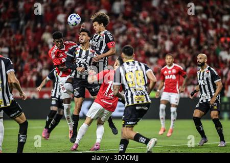 Porto Alegre, Brésil. 24 novembre 2025. Stade de Rio, à Porto Alegre, capitale du Rio Grande do Sul, dans la nuit de ce lundi (24). Crédit : Gabriel Haesbaert/FotoArena/Alamy Live News Banque D'Images
