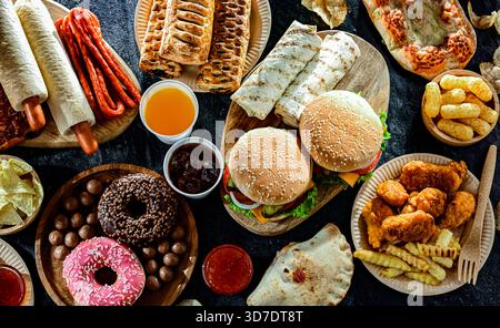 Aliments augmentant le risque de cancer. Malbouffe. Banque D'Images
