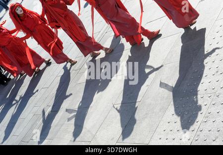 Southampton Royaume-Uni 20 septembre 2019 divers groupes environnementaux se réunissent sur Guildhall Square dans le cadre de la grève internationale pour le climat. Pall Bearers a Banque D'Images