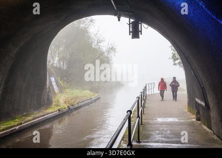 Tunnel du canal sur l'Union canal à l'ascenseur de bateau rotatif Falkirk Wheel, Falkirk, Écosse, Royaume-Uni Banque D'Images