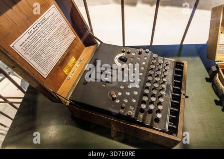 Machine d'énigme allemande, musée du mur de l'Atlantique, Ostende, Belgique Banque D'Images