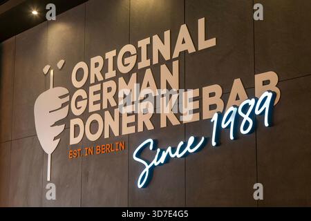 Inside GDK German Doner Kebab Takeaway Restaurant, Exeter, Devon, Angleterre, Royaume-Uni a établi Berlin 1989 Banque D'Images