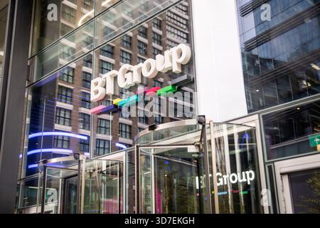 LONDRES - 02 DÉCEMBRE 2025 : One Braham E1 – entrée du siège social mondial de BT Group sur Braham Street à Aldgate Banque D'Images