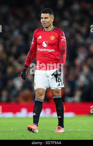Manchester, Royaume-Uni. 24 novembre 2025. Milieu de terrain de Manchester United Casemiro (18 ans) lors du match Manchester United contre Everton premier League à Old Trafford, Manchester, Angleterre le 24 novembre 2025 crédit : Phil Duncan/Every second Media crédit : Every second Media/Alamy Live News Banque D'Images