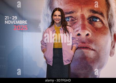 Turin, Italie. 25 novembre 2025. Juliette Binoche assiste à la séance photo le 5e jour du 43e Festival du film de Turin, à Turin. Crédit : SOPA images Limited/Alamy Live News Banque D'Images